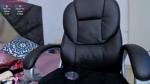 saskiagrendel online show from March 4, 2026, 12:05 am