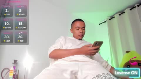 Snapshot of satanas_333 chatting on February 23, 2025, 4:50 am online show from February 23, 2025, 4:50 am