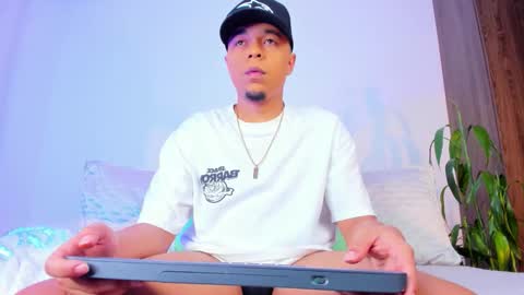 Snapshot of satanas_333 chatting on February 22, 2026, 10:52 pm online show from February 22, 2026, 10:52 pm