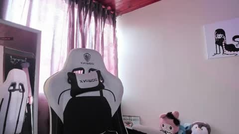    im expecting 300 thumbs up on my altar online show from February 19, 2025, 9:47 pm