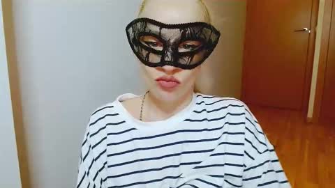 Satinqueen90 online show from October 14, 2025, 6:36 am