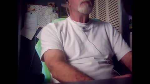 Snapshot of satyr64 chatting on April 18, 2026, 2:32 pm satyr64 online show from April 18, 2026, 2:32 pm