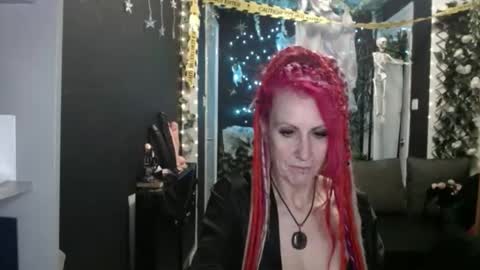 Snapshot of saucysky chatting on October 19, 2025, 8:31 pm SaucySky online show from October 19, 2025, 8:31 pm