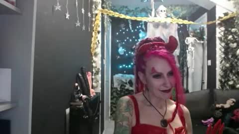 Snapshot of saucysky chatting on October 24, 2025, 7:43 pm SaucySky online show from October 24, 2025, 7:43 pm