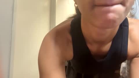 Snapshot of savannahtakethisbanana chatting on November 5, 2025, 12:32 am savannahtakethisbanana online show from November 5, 2025, 12:32 am