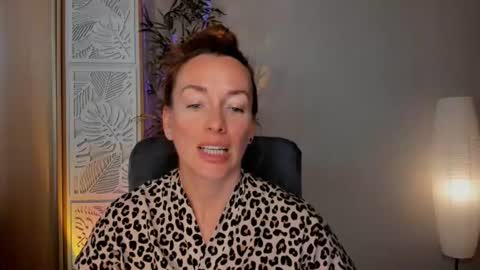 Snapshot of save_the_qween chatting on June 30, 2026, 10:05 am save the qween online show from June 30, 2026, 10:05 am