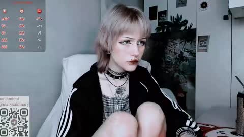 Snapshot of say_mary chatting on September 21, 2025, 10:22 pm pronoun she. name Mary. age 21. online show from September 21, 2025, 10:22 pm