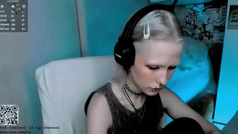 Snapshot of say_mary chatting on October 29, 2025, 4:20 pm pronoun she. name Mary. age 21. online show from October 29, 2025, 4:20 pm