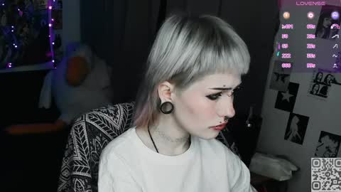 pronoun she. name Mary. age 21. online show from April 10, 2026, 11:31 pm