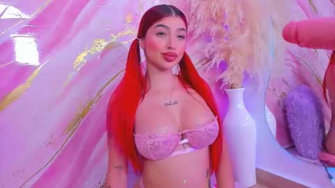 Snapshot of scarleett_jones chatting on February 4, 2026, 10:04 pm scarleett jones online show from February 4, 2026, 10:04 pm