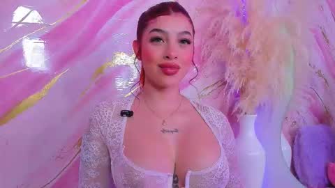 Snapshot of scarleett_jones chatting on February 18, 2026, 10:17 pm scarleett jones online show from February 18, 2026, 10:17 pm