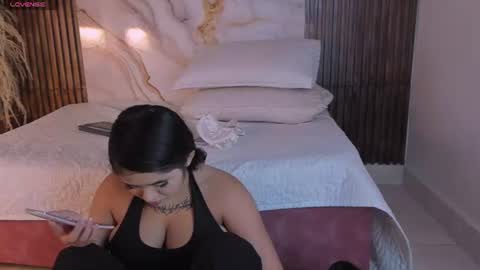 scarlet__rose_ online show from June 19, 2026, 11:25 am