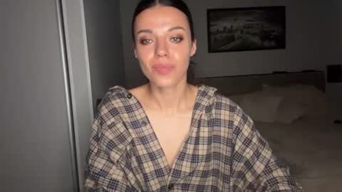 Sophie online show from June 22, 2026, 7:49 am