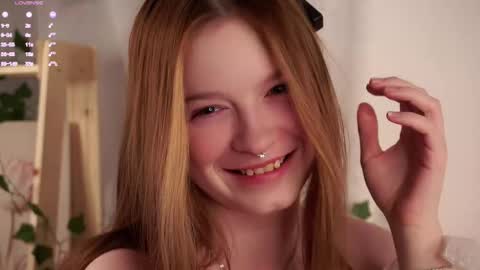 scarlet_fever10 online show from November 23, 2025, 2:06 pm