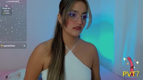 Snapshot of scarlet_rose__ chatting on September 12, 2025, 4:34 am Scarlet online show from September 12, 2025, 4:34 am