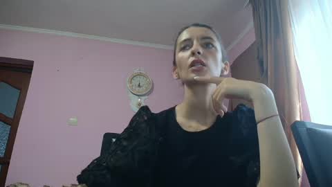 Snapshot of scarlet_rosse chatting on May 28, 2026, 3:42 pm Scarlet online show from May 28, 2026, 3:42 pm