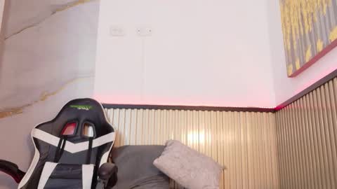 scarlet_vixen_ online show from February 21, 2026, 12:17 pm