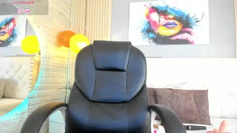 Snapshot of scarletbaker__ chatting on April 27, 2026, 12:52 am Scarlet online show from April 27, 2026, 12:52 am