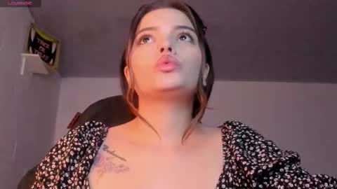 Snapshot of scarleth_owens1 chatting on October 30, 2025, 5:09 am online show from October 30, 2025, 5:09 am