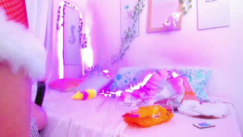 Snapshot of scarletliz chatting on December 17, 2024, 10:11 pm Scarletliz online show from December 17, 2024, 10:11 pm