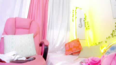 Snapshot of scarletliz chatting on December 18, 2024, 1:59 am Scarletliz online show from December 18, 2024, 1:59 am