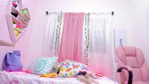 Snapshot of scarletliz chatting on March 11, 2025, 12:17 pm Scarletliz online show from March 11, 2025, 12:17 pm