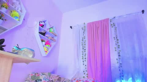 Snapshot of scarletliz chatting on March 12, 2025, 4:35 pm Scarletliz online show from March 12, 2025, 4:35 pm