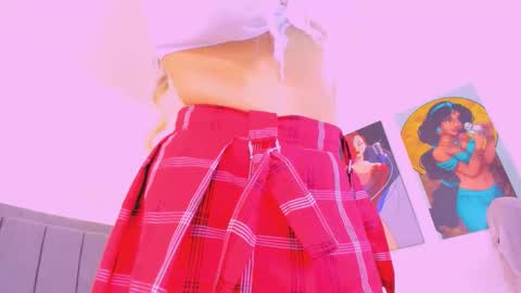 Snapshot of scarletliz chatting on September 30, 2025, 3:17 pm Scarletliz online show from September 30, 2025, 3:17 pm