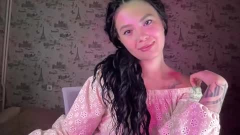 scarletpetal online show from October 4, 2025, 10:35 am