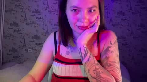 scarletpetal online show from October 15, 2025, 10:37 am