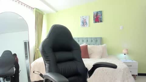 Scarlett online show from February 26, 2026, 12:48 pm