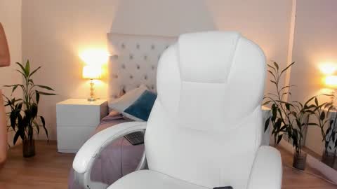 Bunny  online show from February 6, 2026, 1:58 pm