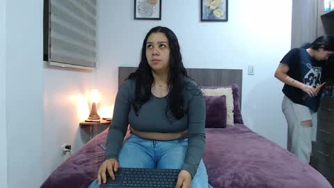 Scarlett and Jazmin online show from March 31, 2026, 10:15 am