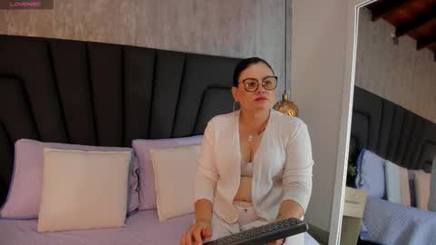 Snapshot of scarlett_monroe_1 chatting on October 18, 2025, 11:33 am scarlett_monroe_1 online show from October 18, 2025, 11:33 am
