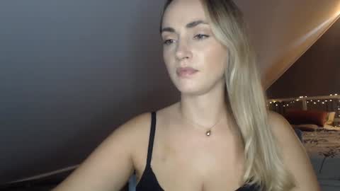 ScarlettxBlonde online show from August 6, 2026, 2:19 pm