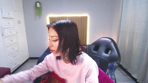 Scarllett online show from December 5, 2025, 6:11 am