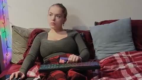 ScarredThighs online show from December 15, 2025, 6:45 pm