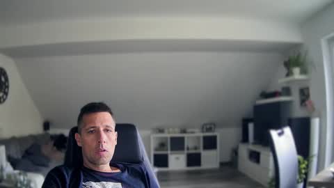 Snapshot of schnuckigeil chatting on October 8, 2025, 7:39 am Dildomen online show from October 8, 2025, 7:39 am