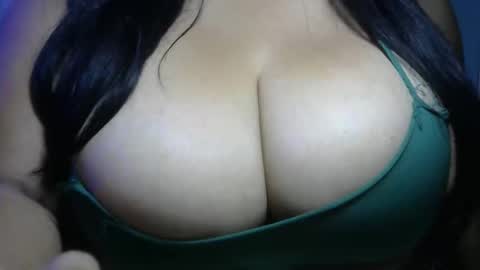 Snapshot of schoco_milf chatting on February 18, 2026, 11:44 pm mai latina online show from February 18, 2026, 11:44 pm