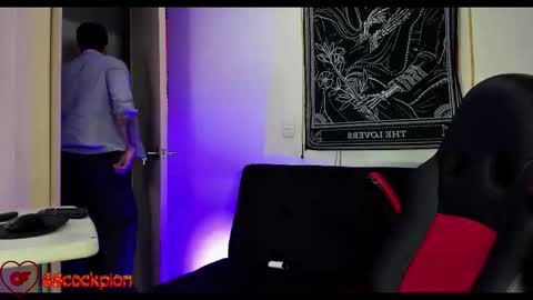 Snapshot of scockpion_ chatting on October 19, 2025, 6:58 am Alejandro help me to reach 200 thumps up online show from October 19, 2025, 6:58 am