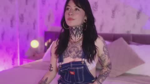 Scolw  online show from September 17, 2025, 8:21 pm