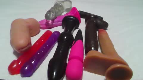 Snapshot of sdbeachfreaks chatting on January 5, 2025, 6:46 am SDBeachfreaks online show from January 5, 2025, 6:46 am