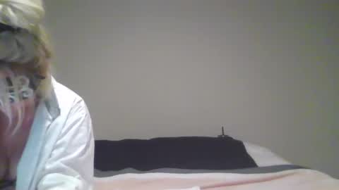 Snapshot of sdbeachfreaks chatting on October 13, 2025, 4:12 am SDBeachfreaks online show from October 13, 2025, 4:12 am