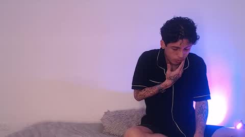 Snapshot of sebas_and_mila chatting on September 29, 2025, 1:00 am CAMILA Y SEBASTIAN online show from September 29, 2025, 1:00 am