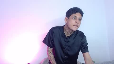 Snapshot of sebas_and_mila chatting on February 17, 2026, 3:25 am CAMILA Y SEBASTIAN online show from February 17, 2026, 3:25 am