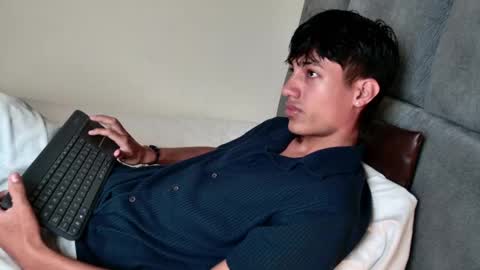 sebas_vargasx online show from May 6, 2026, 1:38 pm