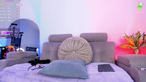     .  INDEPENDENT MODEL online show from April 7, 2026, 1:11 pm