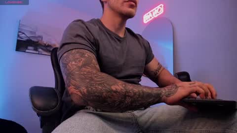 Snapshot of sebastianortizm chatting on January 17, 2025, 3:12 am Lucian Sinclair online show from January 17, 2025, 3:12 am