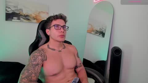 Snapshot of sebastianortizm chatting on January 21, 2025, 11:55 pm Lucian Sinclair online show from January 21, 2025, 11:55 pm