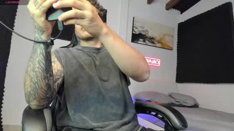 Snapshot of sebastianortizm chatting on November 6, 2025, 1:39 am Lucian Sinclair online show from November 6, 2025, 1:39 am